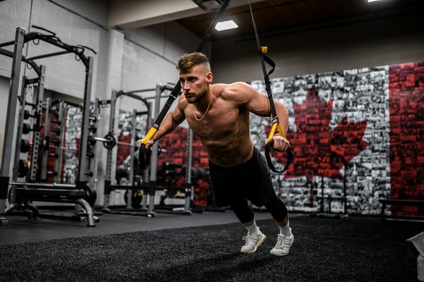 Comment la musculation peut-elle aider à réduire les risques de blessures aux genoux chez les pratiquants de basketball?